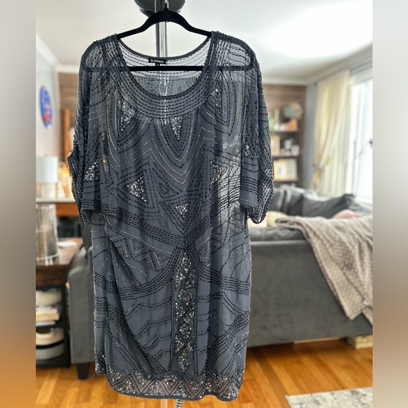 Fancy beaded cocktail dress - Picture 2 of 5